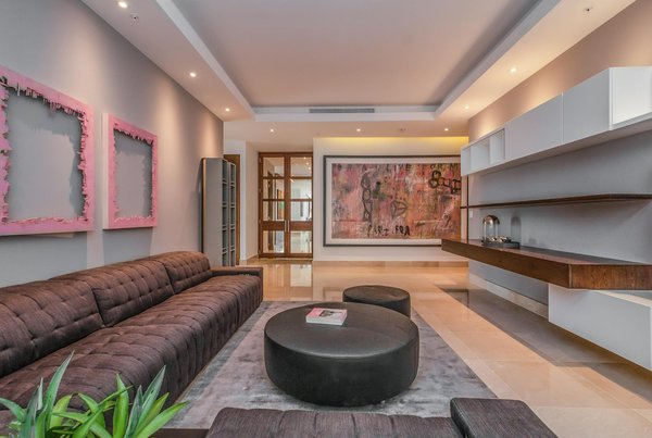 How do different driving styles affect car insurance rates in the UK?